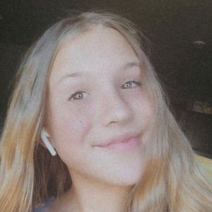 Meet your Posher, Ella